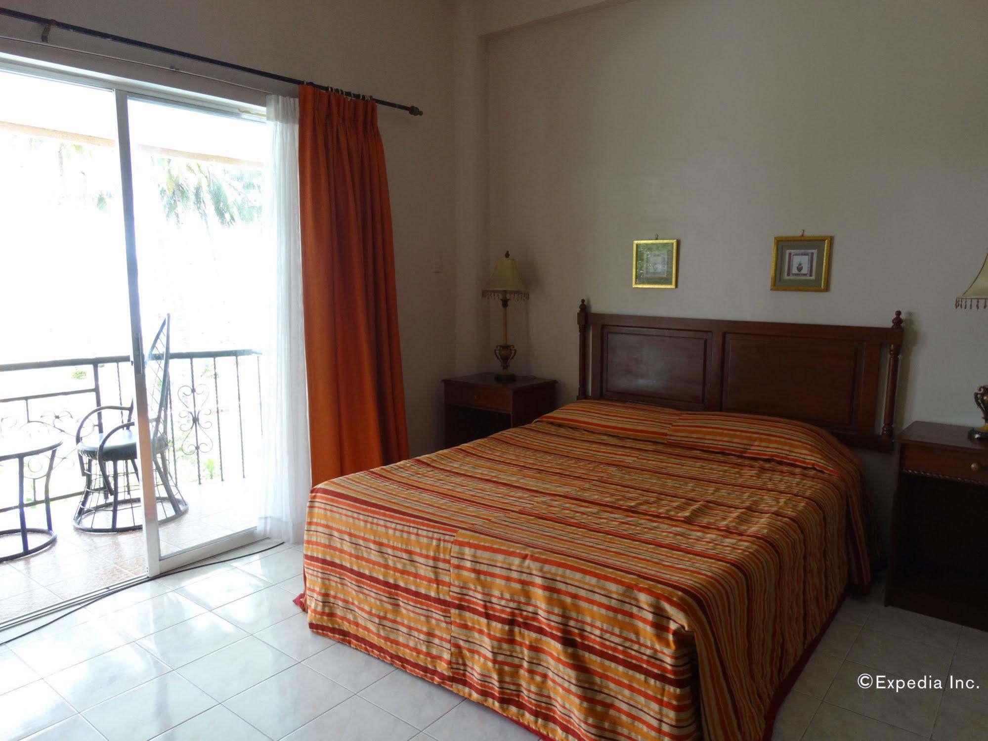 Chateau Del Mar Davao Stadt Exterior foto
