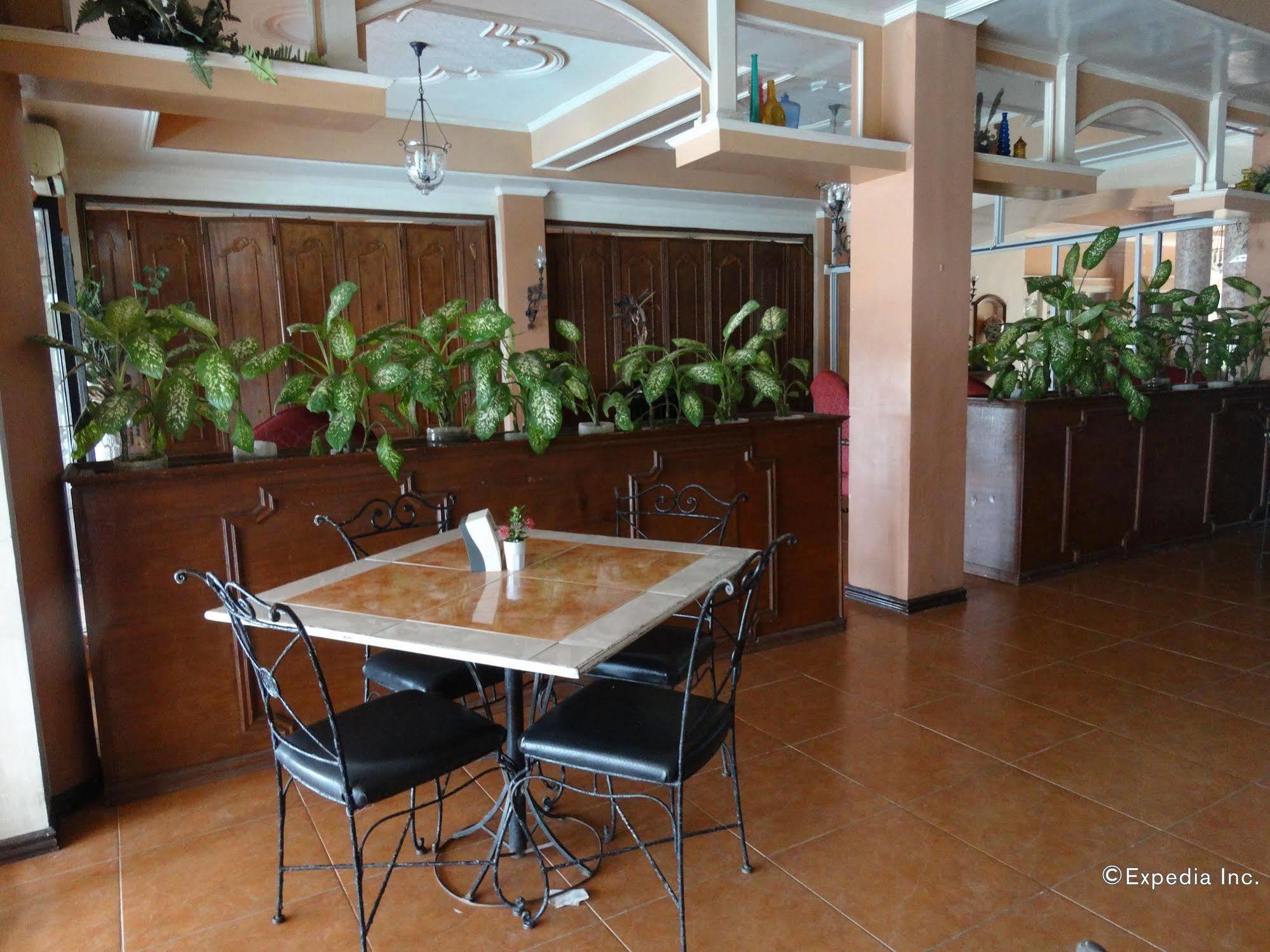 Chateau Del Mar Davao Stadt Exterior foto