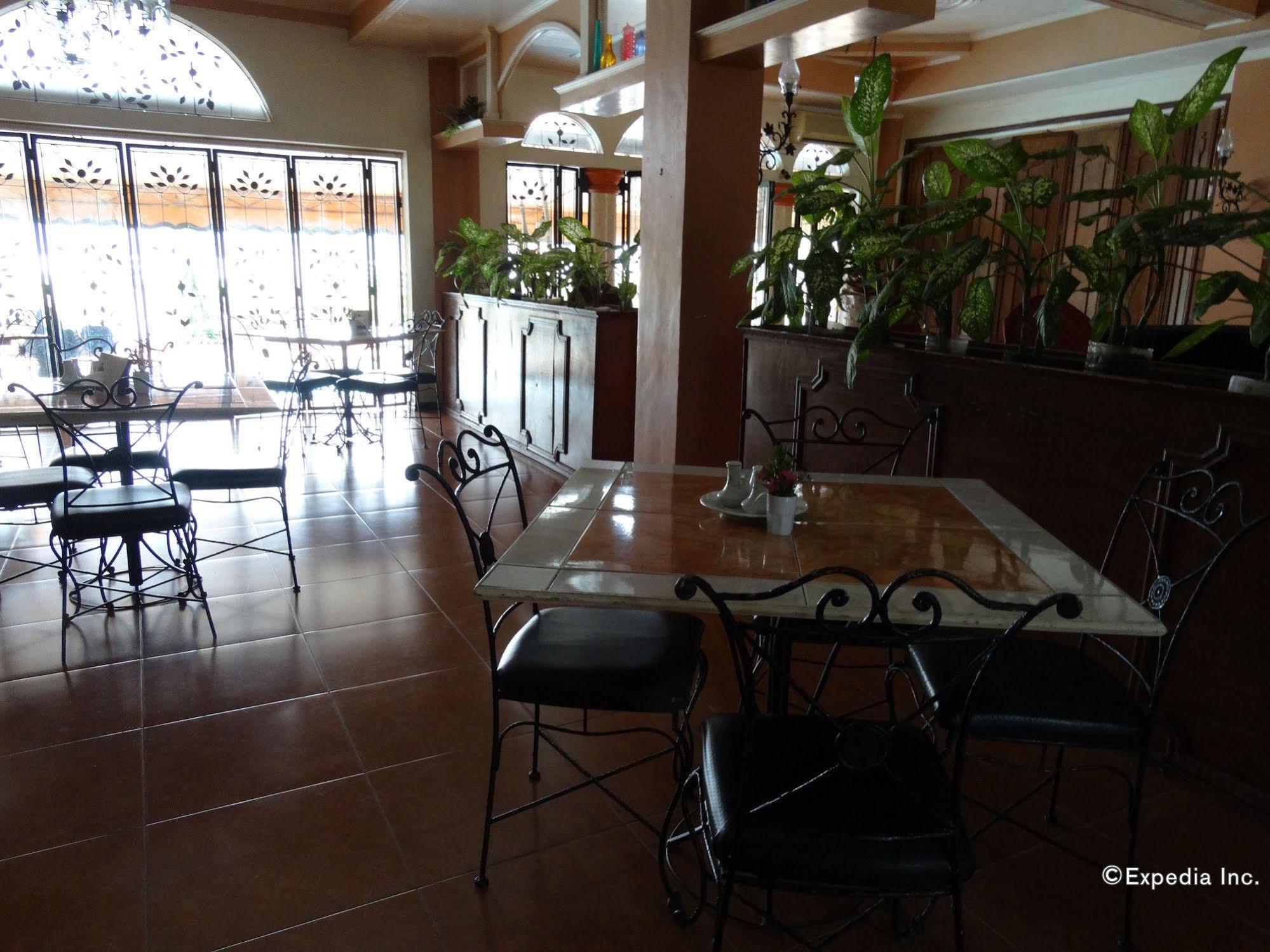 Chateau Del Mar Davao Stadt Exterior foto